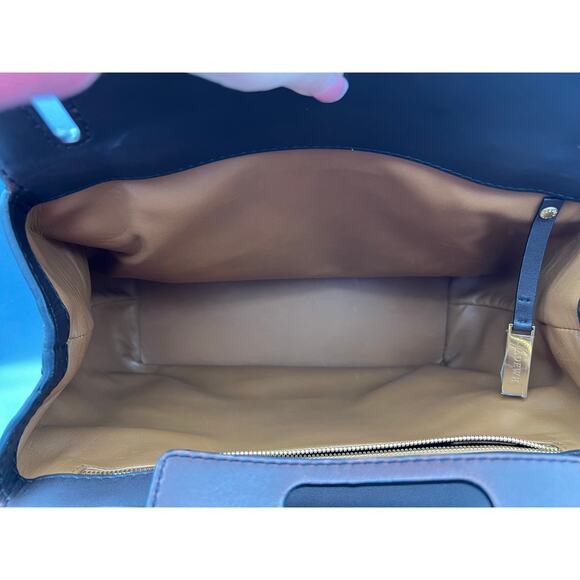 LOEWE Turnlock, Stunning Handbag - Picture 14 of 16